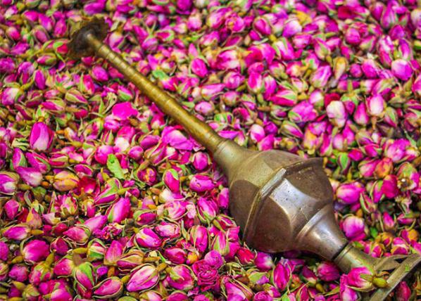 اهمیت بسته بندی گلاب برای حفظ عطر و بو