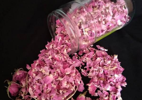 فروش ویژه گل محمدی خشک برای صورت